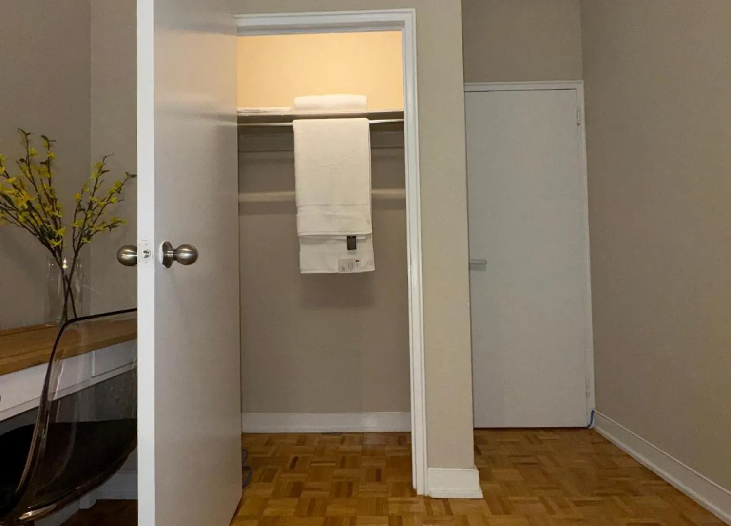 Private Double Room In Downtown Toronto, 15 Mins To Cn Tower, Steps To Subway Alloggio in famiglia Toronto