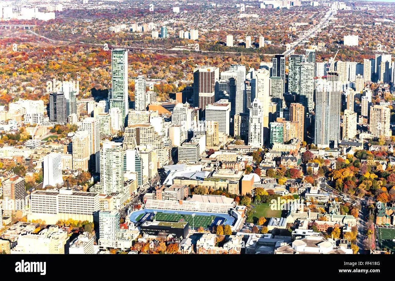 Private Double Room In Downtown Toronto, 15 Mins To Cn Tower, Steps To Subway