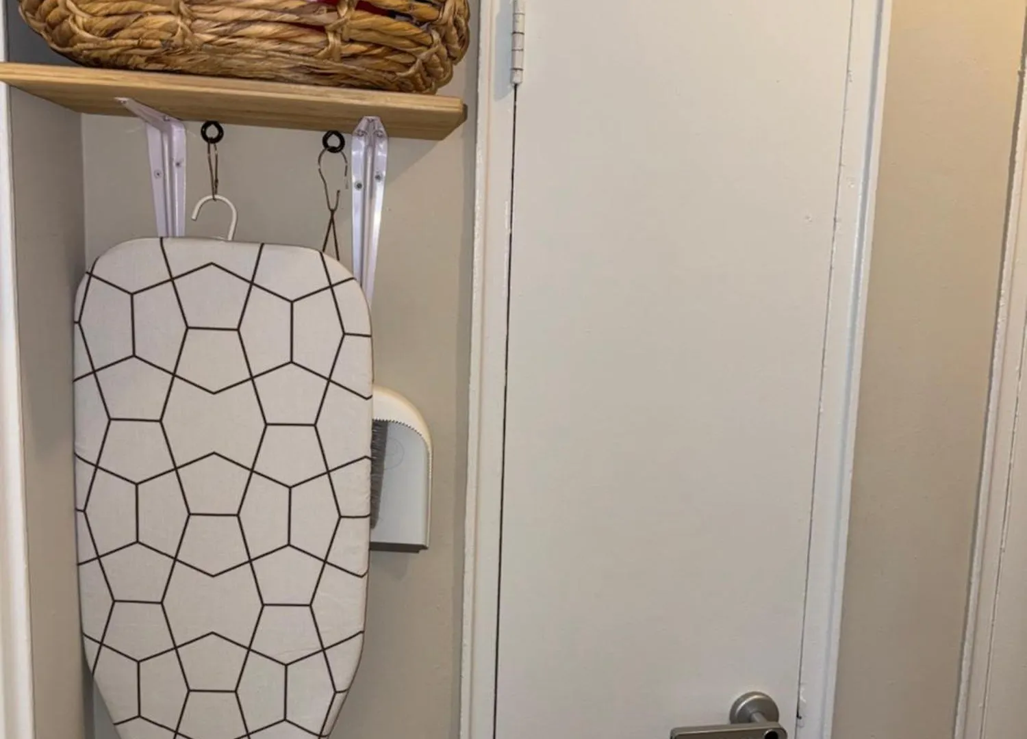 Private Double Room In Downtown Toronto, 15 Mins To Cn Tower, Steps To Subway Homestay