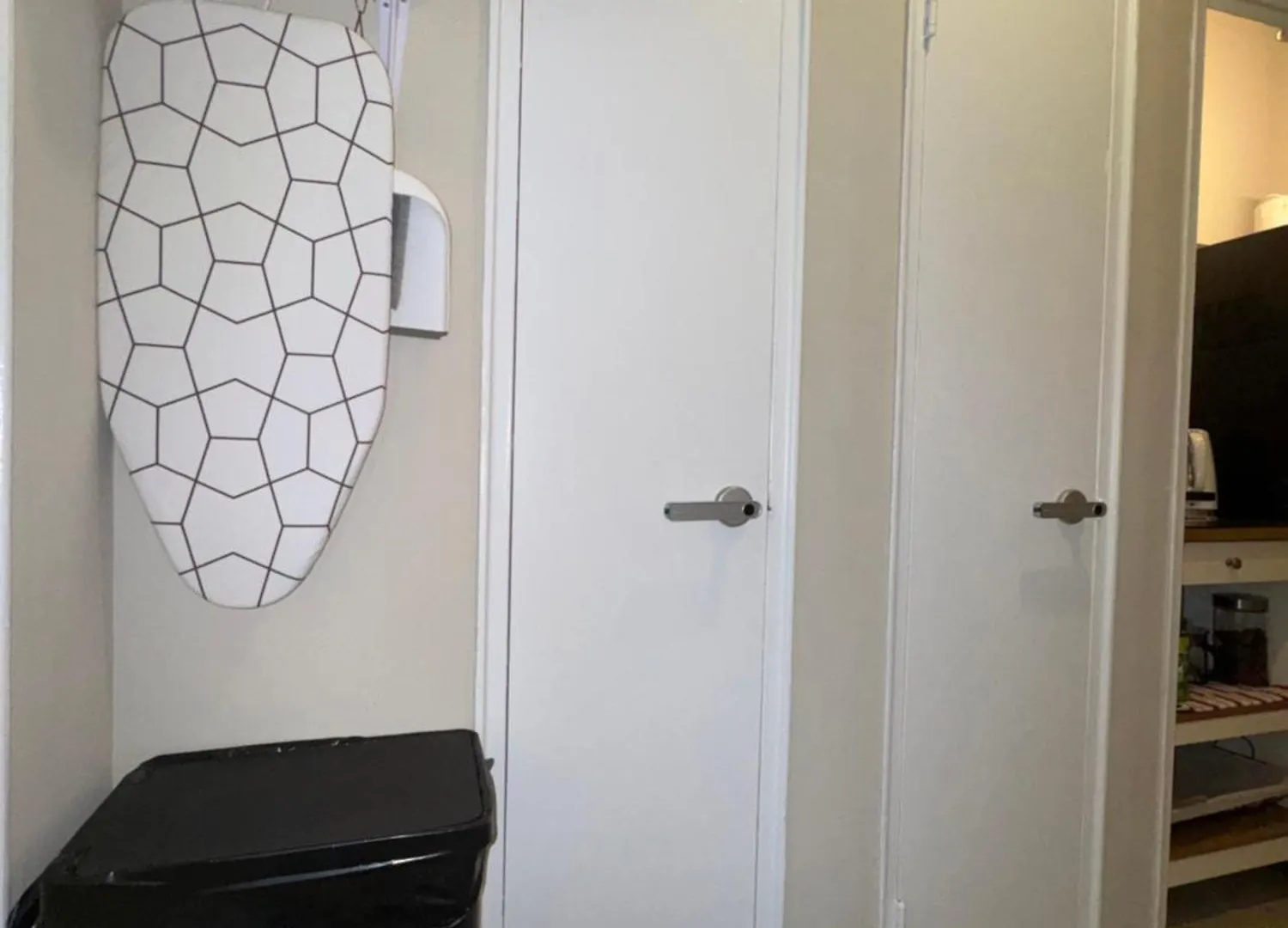Homestay Private Double Room In Downtown Toronto, 15 Mins To Cn Tower, Steps To Subway