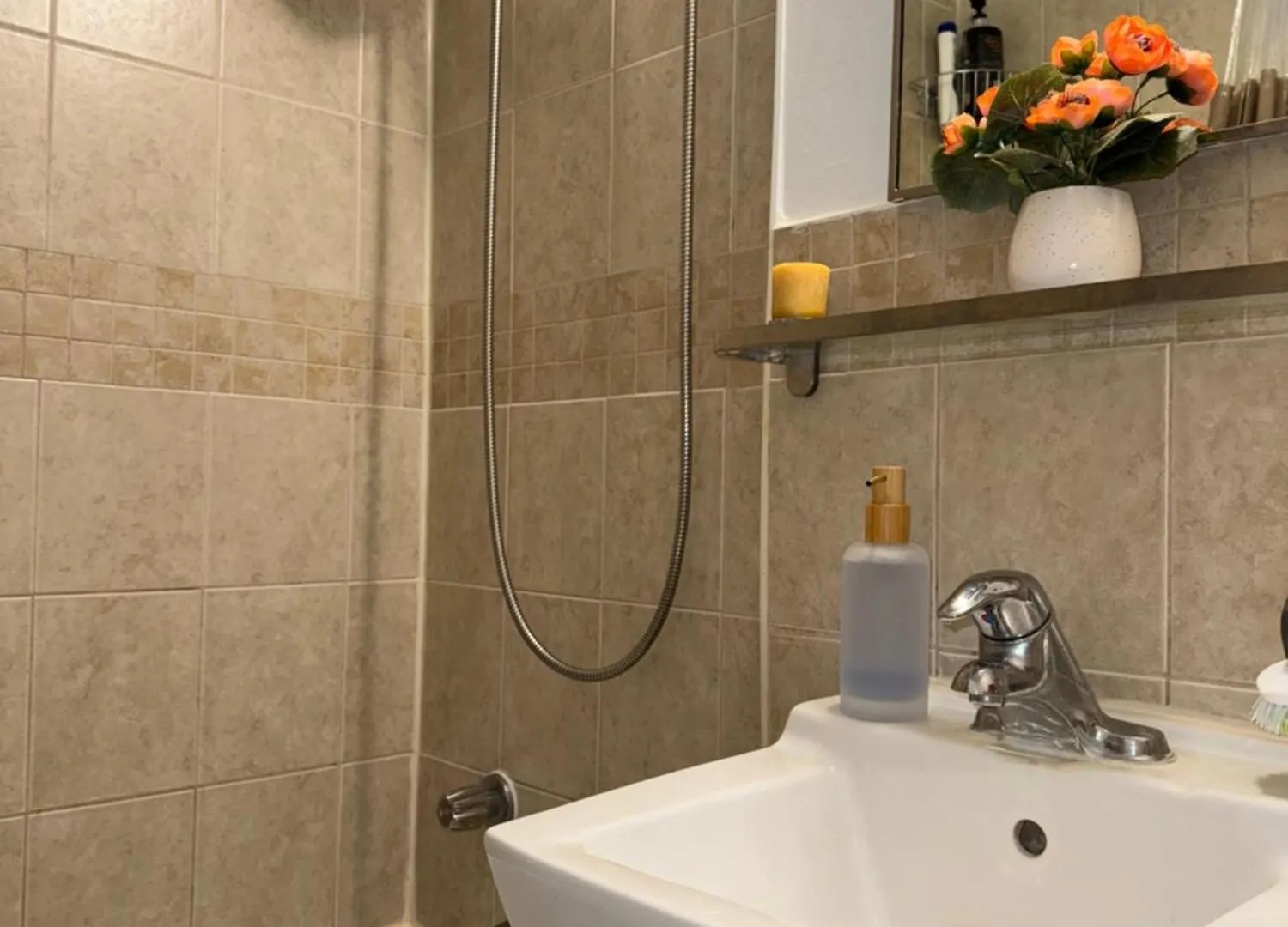 Private Double Room In Downtown Toronto, 15 Mins To Cn Tower, Steps To Subway 0*, Toronto