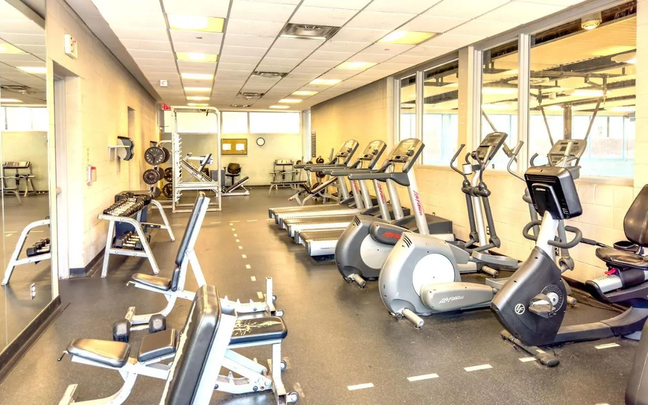 Private Double Room In Downtown Toronto, 15 Mins To Cn Tower, Steps To Subway Toronto