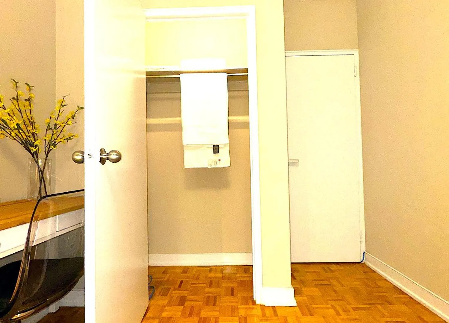 Private Double Room In Downtown Toronto, 15 Mins To Cn Tower, Steps To Subway