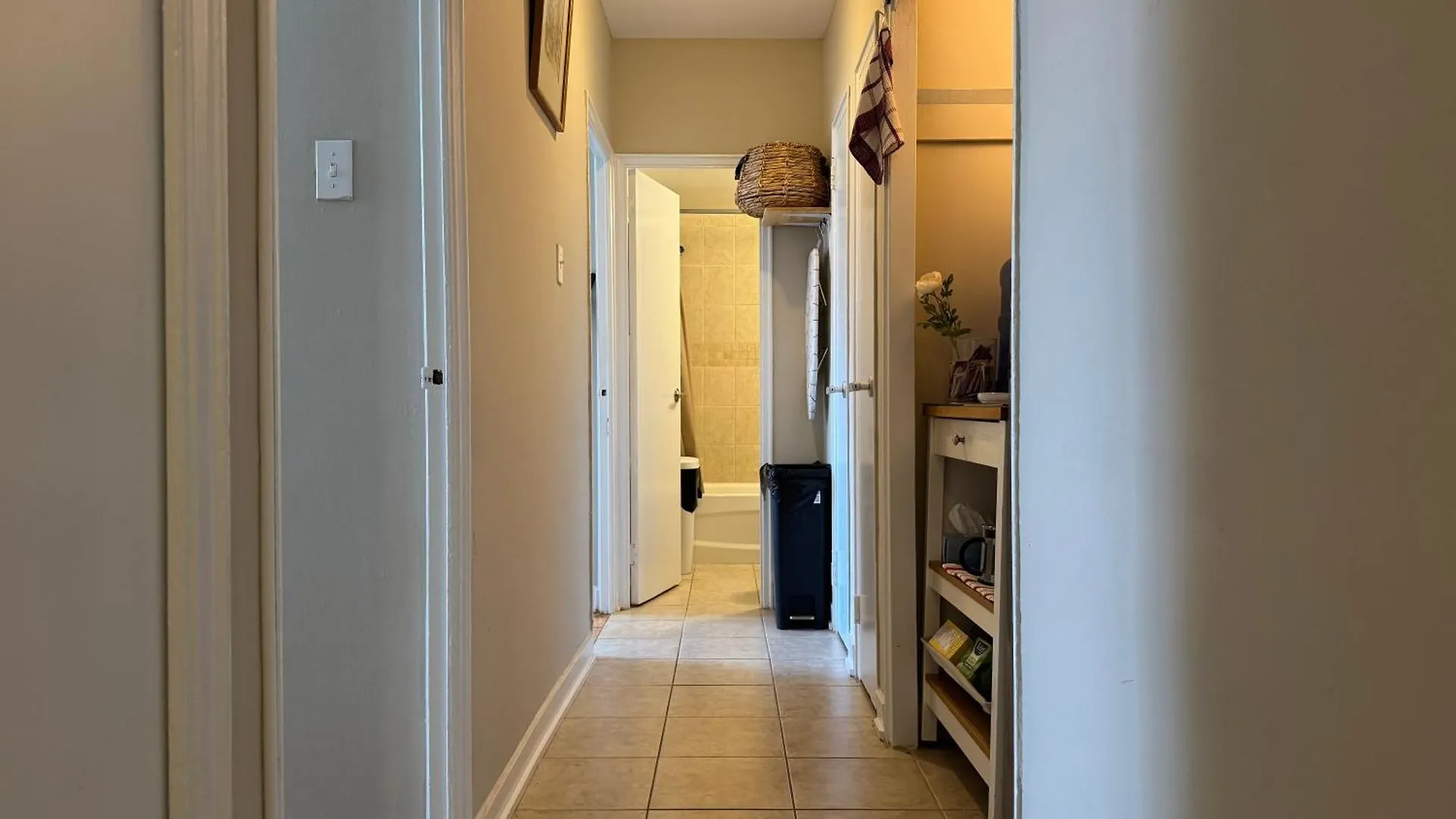 Homestay Private Double Room In Downtown Toronto, 15 Mins To Cn Tower, Steps To Subway